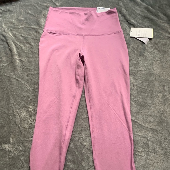 NWT Pink High Waisted Cropped Leggings. SHIPS FAST - Picture 7 of 8